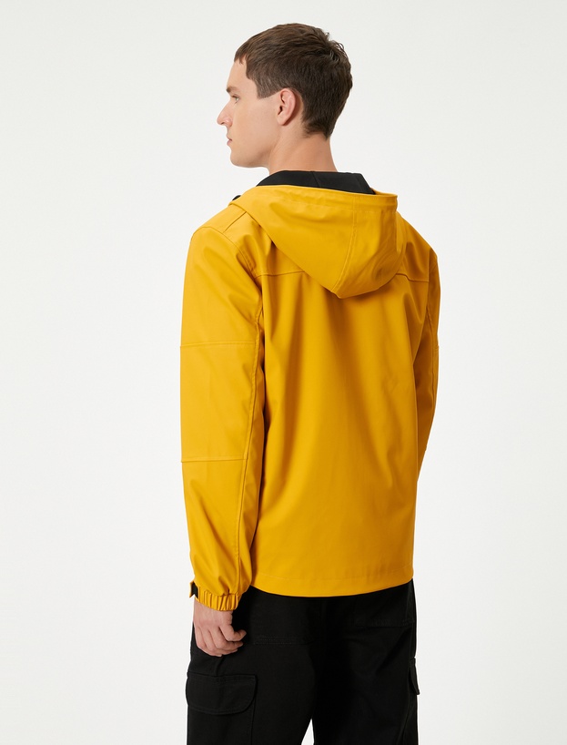   Ветровка мужская Slim Fit с капюшоном и молнией